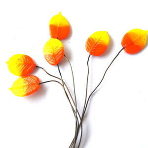 6 feuilles de verre en épingle à tête vintage encastrées sur fil souple, jaune et orange, perles de verre vénitien au chalumeau dans des breloques en verre fantaisie - Product Image 1