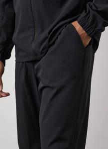 Pantalones Deportivos de Chándal para Hombre al por Mayor, Personalizados, de Cintura Media, de Poliéster/Nailon, con Cordón Ajustable y Logotipo Bordado - Product Image 4
