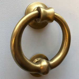 Top Selling Unique Design Gold Finishing Aluminium Heart Shape Door Knocker Front Door Pull Handles with Screw Installation - Product Image 5