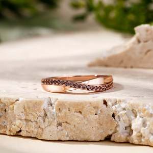 Jeulia Rose Gold Plated Sterling <b>Silver</b> Crossover Zircon Band <b>Ring</b> for Women - Product Image 4