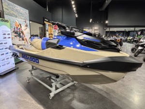 Jet ski Sea-Doo 1400 cm³ 4 cylindres 4 temps 2 places en fibre de verre 300 CV+ bleu beige noir - Product Image 1