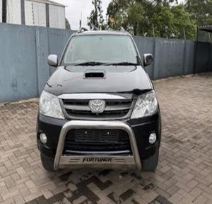 Toyota Fortuner 3.0D-4D 4X4 Usado, 2007, Volante a la Izquierda/Derecha - Product Image 1