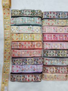 ริบบิ้นและผ้าลูกไม้ปักด้วยเครื่องจักรตามสั่งในดีไซน์ชาติพันธุ์และมีหกสีสำหรับชุดแต่งงานและขายต่อ - Product Image 3