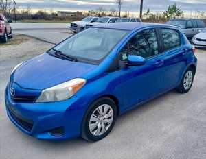 Toyota Yaris SE Turbo Berline 2012, Conduite à Gauche, Intérieur Tissu Foncé, Transmission Automatique, Toit Ouvrant Panoramique, Caméra Arrière 360° - Product Image 1