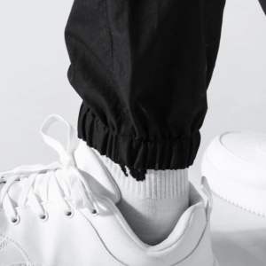 Pantalon de survêtement décontracté pour homme Pantalon de sport multi-poches mince à la mode Broderie Décoration Pantalon cargo droit Streetwear - Product Image 5