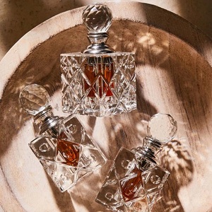 Plongez dans l'attrait de l'huile de oud naturelle: chaleur et élégance définies - Product Image 3