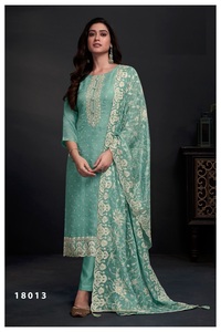 Organza en cristal de coton pur avec broderie Dull Stanton et Dupatta Kurti Set en rayonne - Product Image 2