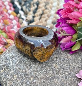 Anneau de pierres précieuses oeil de tigre en forme de coeur de conception unique sculpté à la main anneau de pierres précieuses naturelles cadeau spécial pour lui ou elle - Product Image 3