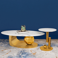 Ensemble de table basse de luxe avec base en boule dorée Cadre en acier inoxydable avec dessus en pierre de marbre Centre de thé de qualité supérieure au design unique