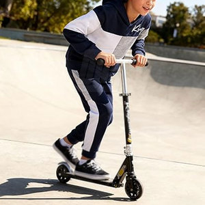 Conjunto Deportivo de Dos Piezas para Niños, Tela Resistente, para un Estilo de Vida Activo - Product Image 5