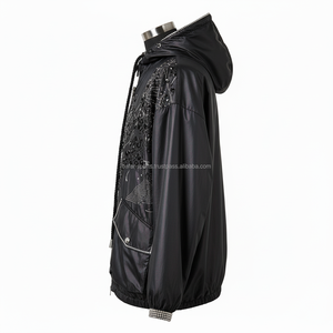 Chaqueta cortavientos de nailon ligera de lujo, chaqueta cortavientos con acabado reflectante y logotipo personalizado con tachuelas de cristal negro para hombre - Product Image 5