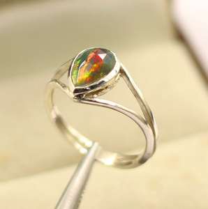 แหวนเงินแท้ 925 ชุบโรเดียม ประดับพลอยโอปอลดำธรรมชาติจากเอธิโอเปีย ดีไซน์คลาสสิกสำหรับผู้หญิง - Product Image 4