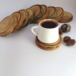 Ensemble de sous-verres en bois à finition lisse idéal pour servir des boissons chaudes, du thé ou du café sur les tables en toute sécurité - Product Image 1