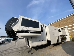 Los más vendidos: Nuevos y modernos caravanas RV 2027 K-e-y-s-t-o-n-e M-o-n-t-a-n-a 3800FL, ¡listos para envío! - Product Image 1