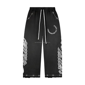 Pantalones Deportivos de Felpa de Algodón Grueso de Alta Calidad, 360 GSM, Tela Suave Premium, Color Rojo, Estampado Teñido en Prenda, Logotipo con Pedrería - Product Image 1