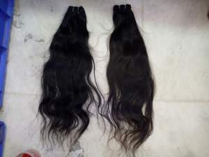Extensions de cheveux humains à double trame bouclées, avec des trames de cheveux humains naturels du temple indien, en vente au prix de gros - Product Image 5