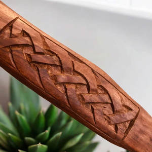 Hache de plein air à long manche en acier de Damas, tête en acier à motif artisanal avec manche en bois naturel pour le camping, la chasse et le bushcraft - Product Image 3