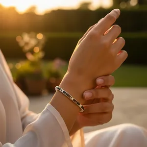 สร้อยข้อมือผู้หญิงประดับหินโทแพซทรงสี่เหลี่ยมชุบโรเดียมสำหรับสวมใส่ในชีวิตประจำวัน - Product Image 2