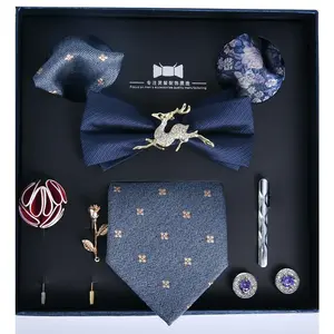 Cravatta elegante da uomo in confezione regalo per occasioni di lavoro o speciali - Product Image 1