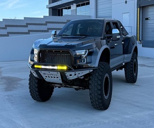 Ford F-250 Super Duty 4x4 MegaRexx 2021 d'occasion, excellent état, prêt à être expédié - Product Image 1