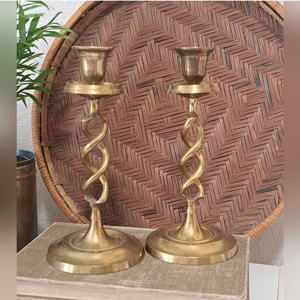 Portavelas gratis Portavelas único para Bodas de mesa Soporte de vela dorado romántico para la decoración de la sala de estar del hogar y moderno - Product Image 1