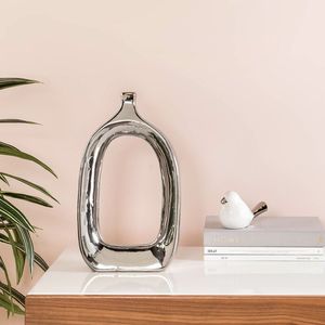 Vase en métal idéal pour la décoration intérieure de luxe, offrant un savoir-faire de qualité supérieure pour sublimer la beauté intérieure sans effort. - Product Image 5