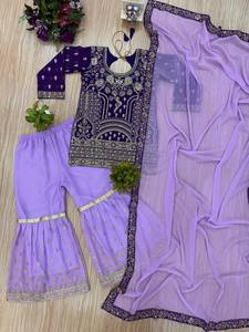 Hermoso traje sharara de color púrpura de tendencia en tela Georgette con bordado en la parte delantera y trasera Festival Diwali - Product Image 6
