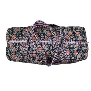 Sac de voyage léger en coton matelassé imprimé à la main avec des motifs floraux indiens, sac de week-end de luxe, sac de voyage à bandoulière, fermeture éclair - Product Image 5