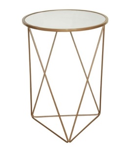 La table en fil métallique d'inspiration moderne apporte un charme accrocheur à la décoration des espaces de vie modernes - Product Image 4