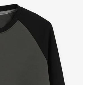 Sweat à capuche bicolore personnalisé pour femmes de qualité supérieure à manches longues style sport décontracté avec manches noires et corps gris pour l'hiver - Product Image 4