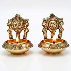 Diya de table en laiton plaqué or de style antique moderne avec technique d'émail dur pour Puja, poignée incurvée, décoration d'intérieur - Product Image 4