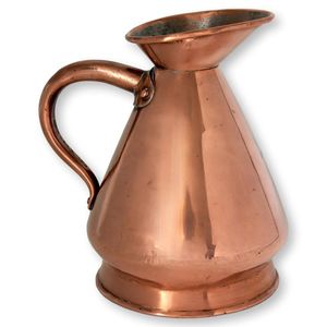 Jarra de agua de cobre Ayurvédica hecha a mano con asa para un agarre cómodo y una presentación elegante en interiores de temática rústica - Product Image 3