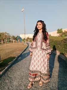 Manteau long pour femme pakistanais 2pc Costumes en tissu Karandi avec chemise intérieure Vêtements d'hiver-Collection de vêtements indiens et pakistanais - Product Image 6