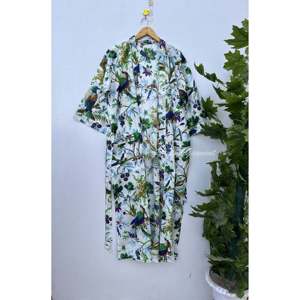 Robe kimono ample en coton à imprimé floral, style demoiselle d'honneur, avec motifs imprimés au bloc - Product Image 1