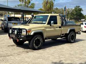 Toyota d'occasion pour Land Cruiser, cabine simple, pick-up 4x4, série 79, fabrication japonaise, carburant diesel, boîte automatique/boîte de vitesses, taille des pneus R18 - Product Image 2