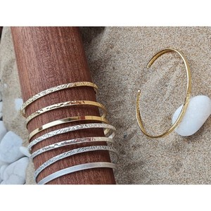 Bracelets tendance plaqués or et argent texturés martelés, vente en gros pour la revente - Product Image 2