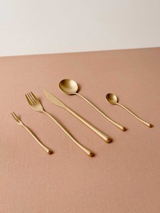 Ensemble de couverts en laiton vintage au design tendance pour une expérience culinaire parfaite pour les maisons traditionnelles et les dîners luxueux - Product Image 2