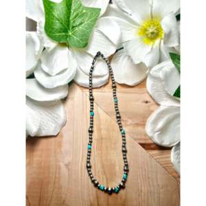 Collier artisanal Navajo en turquoise de Kingman et argent sterling, bijou culturel de collection - Product Image 1