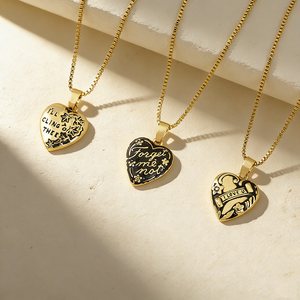 QIKU regalo unico oro placcato 18K collana pendente a forma di cuore con catena iniziale alla moda per le donne e gli uomini - Product Image 1