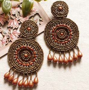 Boucles d'oreilles en perles de crâne en solde, boucles d'oreilles multi-perles pas chères, bijoux de fête pour femmes au meilleur prix, boucles d'oreilles en perles - Product Image 4