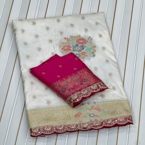 Sari de Seda Dola VASTRA COTTAGE con Bordado Meenakari Zari en el Cuerpo, Pallu con Bordado de Cordones y Lentejuelas, y Blusa en Contraste - Product Image 4