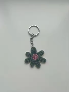 Porte-clés en tissu brodé avec perles lumineuses Cadeau de conception unique pour chaque type de fête couleur bleu marine/doré et marron - Product Image 4