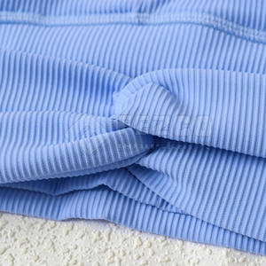 Conjunto de Yoga de Alta Calidad para Mujer con Logotipo Personalizado - Leggings y Top con Diseño Sólido, Logotipo en la Parte Delantera, Secado Rápido - Product Image 6