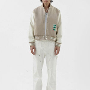 Chaqueta universitaria de béisbol con letras de color beige claro a la moda para hombre - Product Image 2