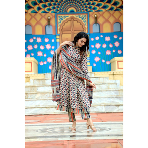 Ensemble Anarkali en mousseline de soie douce avec des imprimés floraux pour les événements de jour et les rassemblements Bel ensemble Anarkali avec un motif imprimé à la main - Product Image 4