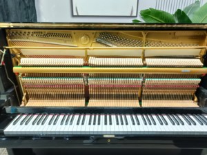 Piano droit Yamaha UX2 noir pour musiciens professionnels, d'occasion, fabriqué au Japon, en bois massif, 88 touches, UX UX1 UX2 4226851 - Product Image 5