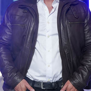 Chaqueta de invierno de piel sintética ajustada para hombre con diseño minimalista y líneas afiladas con acabado mate - Product Image 6