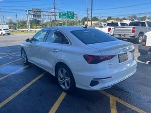 Blanc utilisé 2023 Audi A3 40 TFSI Premium FWD avec roues chromées sièges en tissu système de navigation démarrage à distance toit ouvrant - Product Image 2