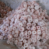 Lot de trois bougeoirs sculptés en sel rose de l'Himalaya naturel du Pakistan, forme naturelle, style Feng Shui et amour