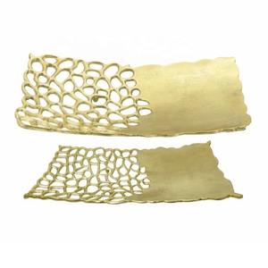 Elegante Frutero Redondo de Metal con Diseño de Rama de Coral, Centro de Mesa Estilizado para Comedor - Product Image 2